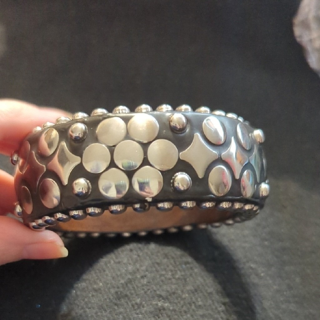 Antika Collection Silver Tone Black Enamel Wood Studded Floral Chunky Bracelet