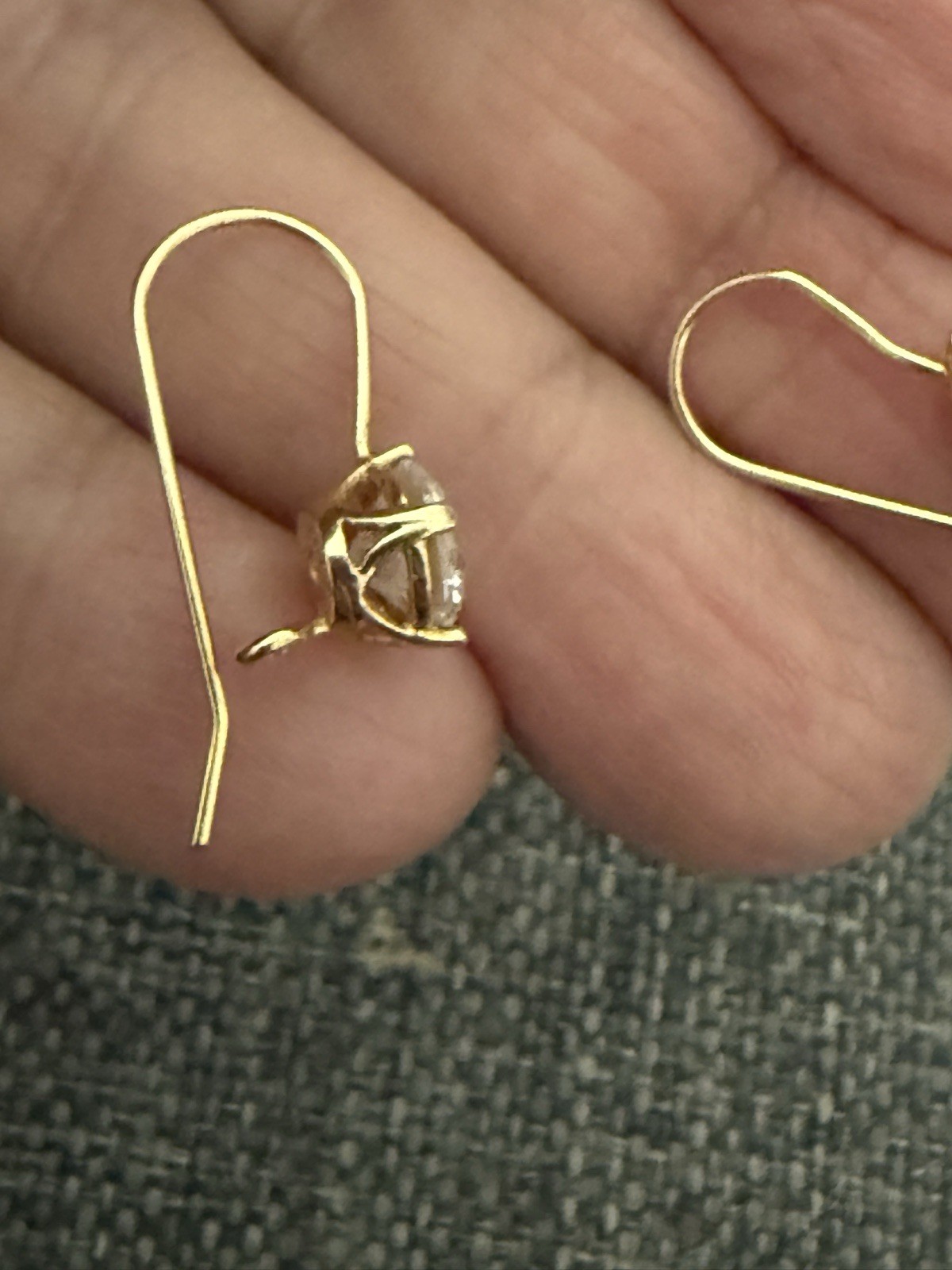 ATI GOLD-PLATED STERLING SILVER EARRINGS WHITE STONE 1.9G