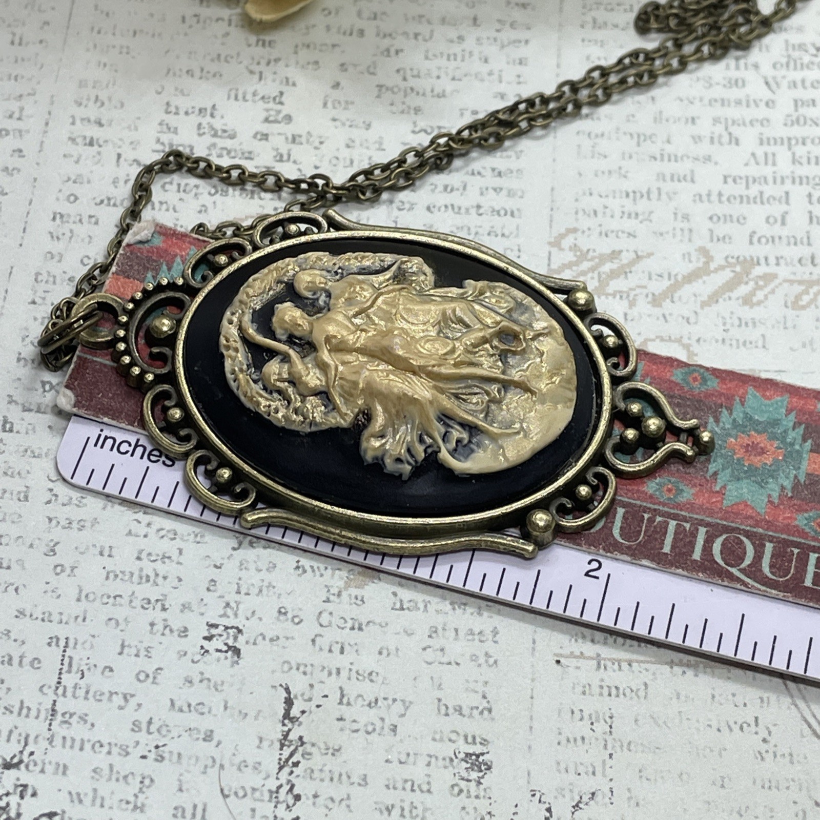 Mystic Muses Muse 3 graces Dancing ladies Bronze Heart Setting Anniversary Gold