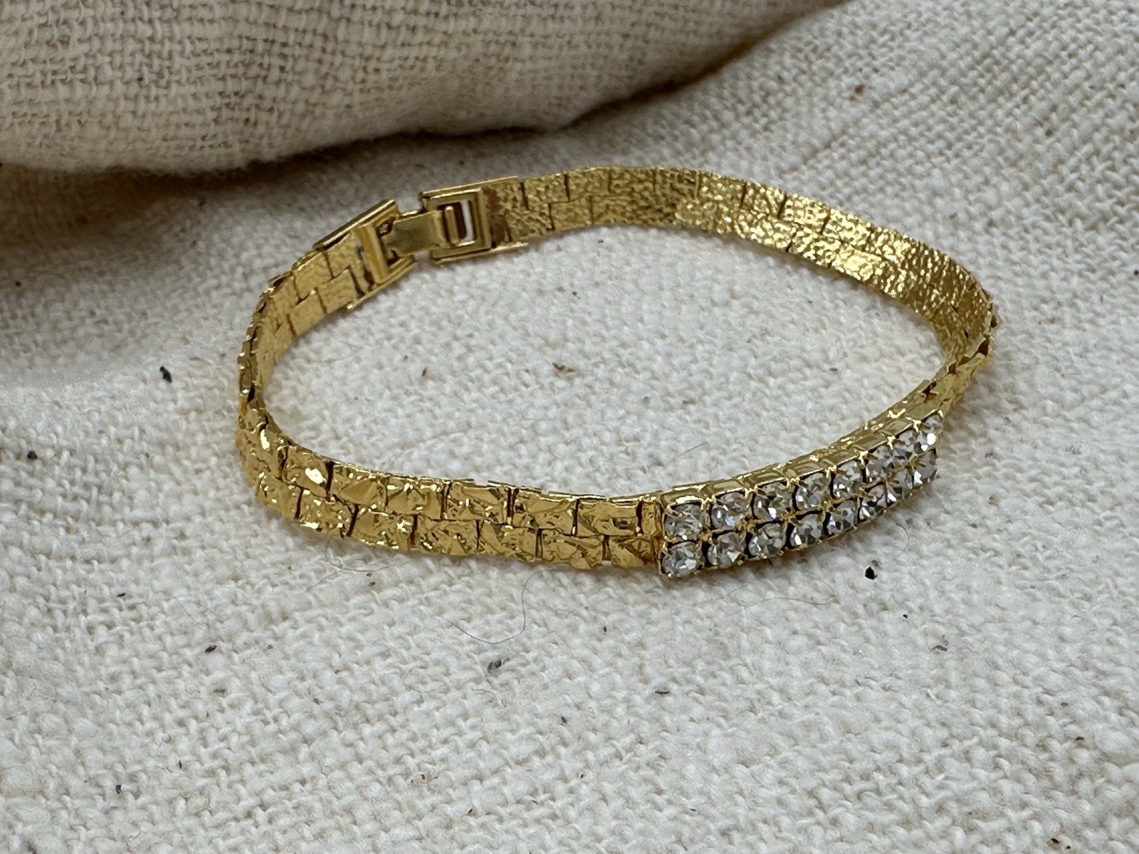 Sparkling Shiny Linked Rhinestone Bracelet Gold Tone Nugget Style Chain 7″