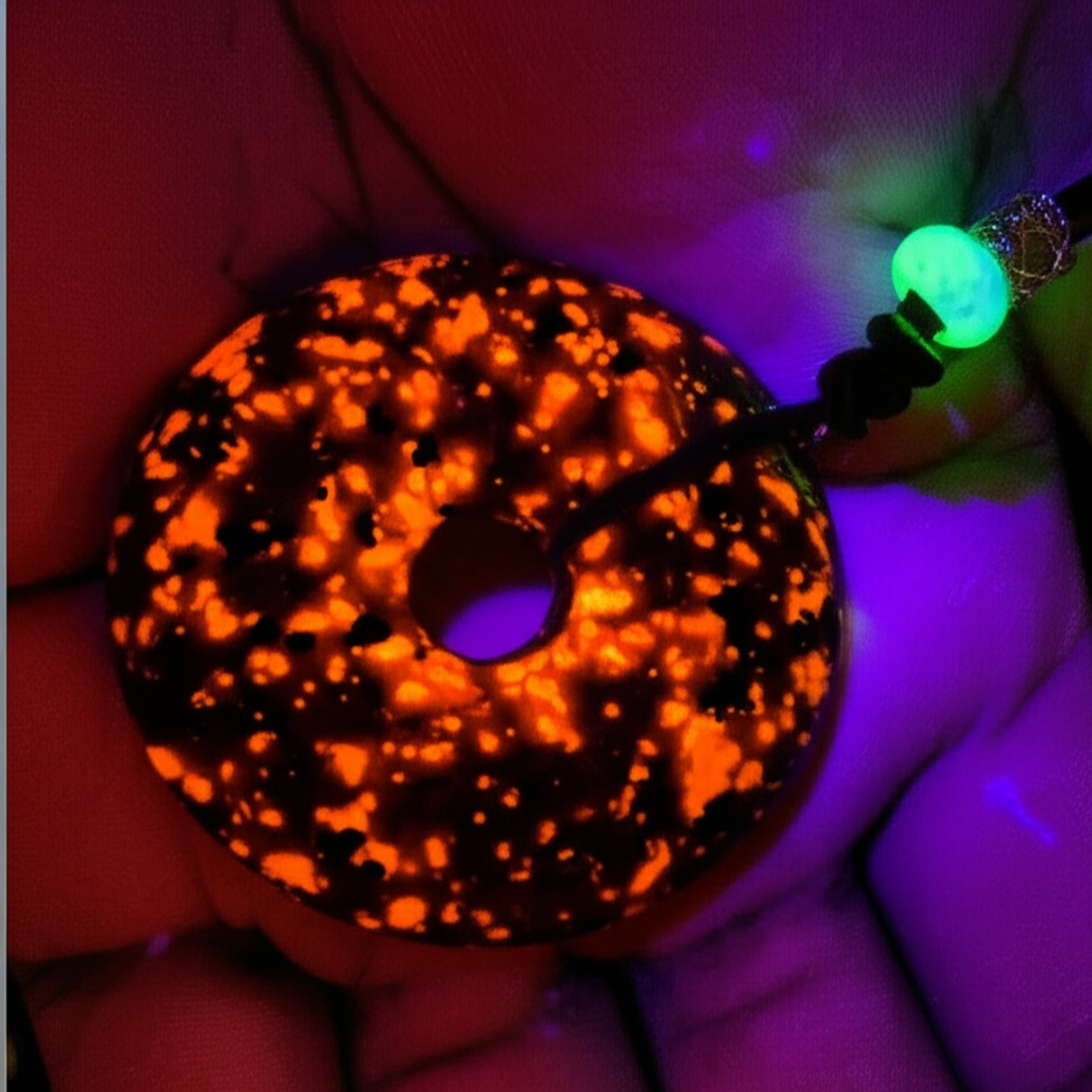 Natural Yooperlite Crystal Donut Pendant UV Reactive Flame Stone Necklace Gift