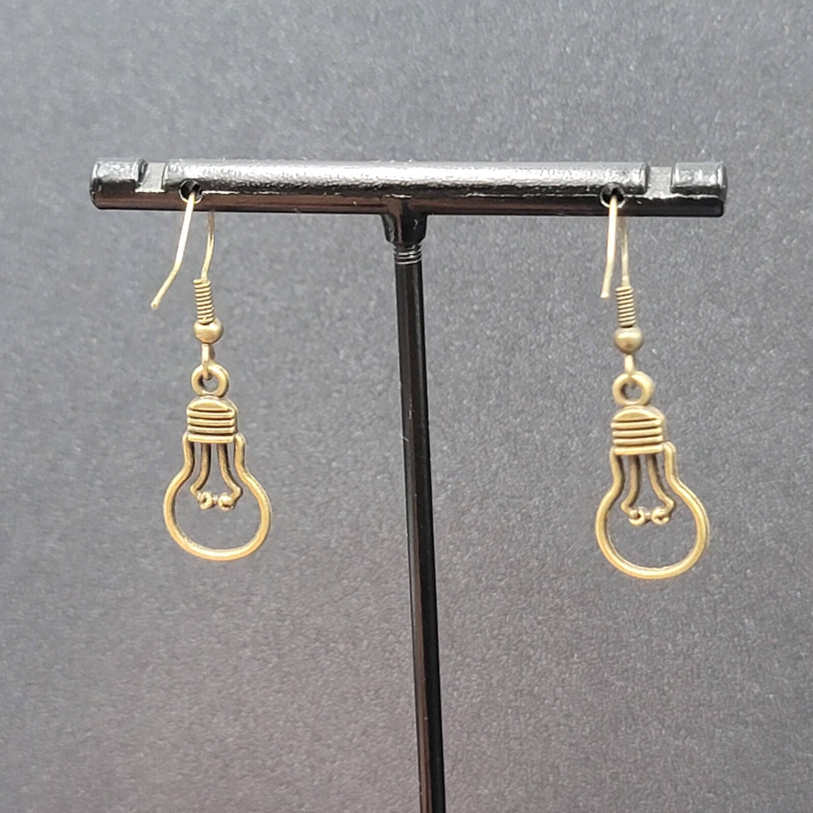 Light Bulb Idea Pierced Earrings Bronze tone Dangle New 7/8″