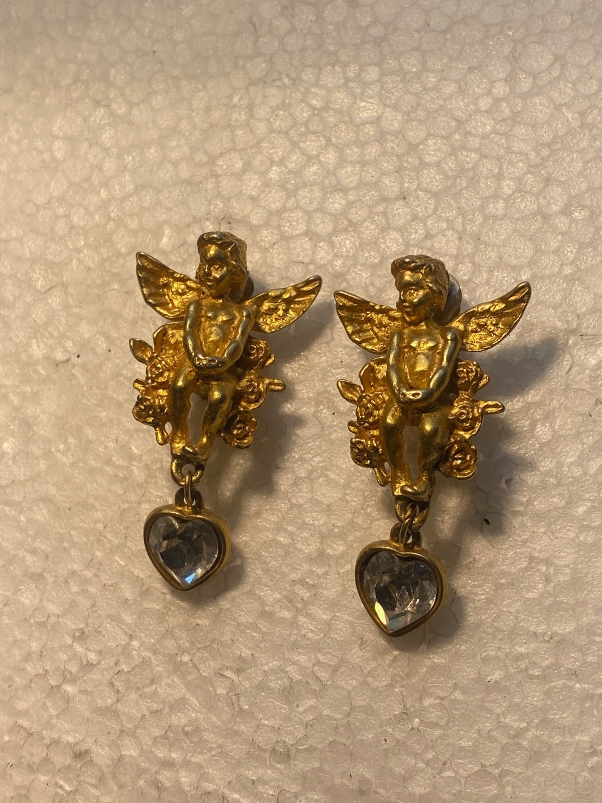 Vintage Heavenly Flying Cherub Angels Gold Tone Sweater Pin 1″ Lapel Pin Clasps