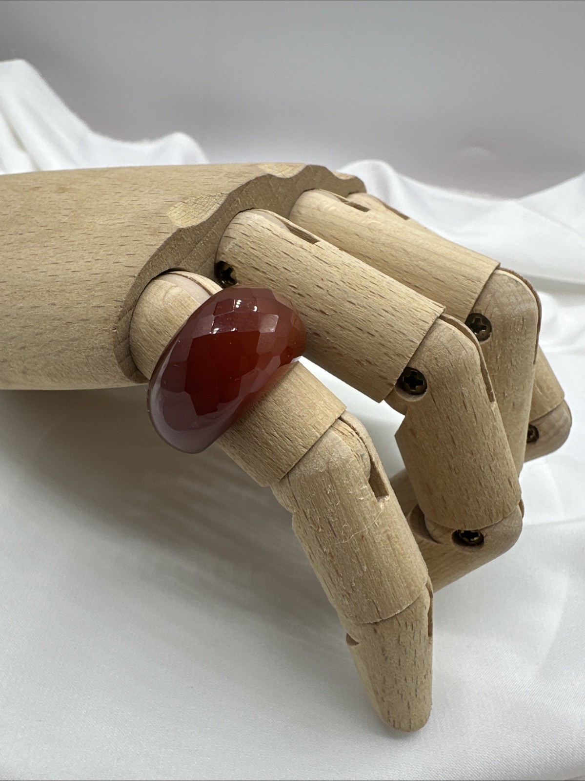 ‘90 NWOT Carved Faceted Red Agate Carnelian Ring. Sz 9.5. See pics.