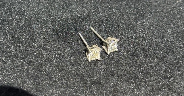 Stunning 1CTW Lab Created Diamond Princess Stud earring 14k White Gold Plated