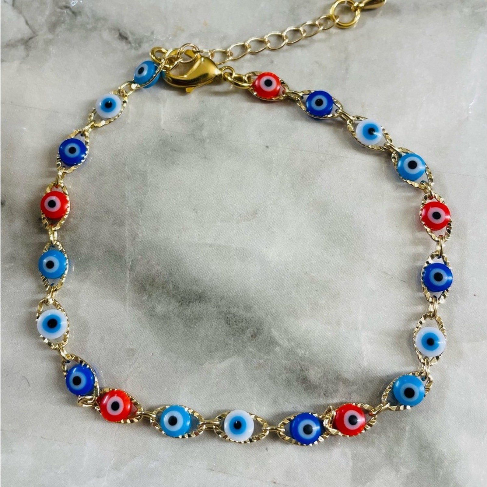 9in Oro Laminado Gold Ojo Multicolor Evil Eye Bracelet – Blue & Red Beads