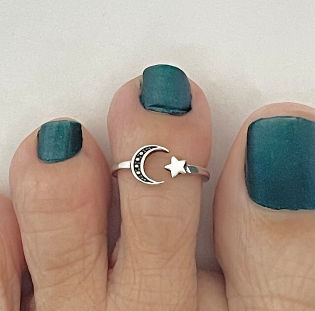 Women’s Solid Metal Moon & Star Adjustable Toe Ring 14k White Gold Plated Silver
