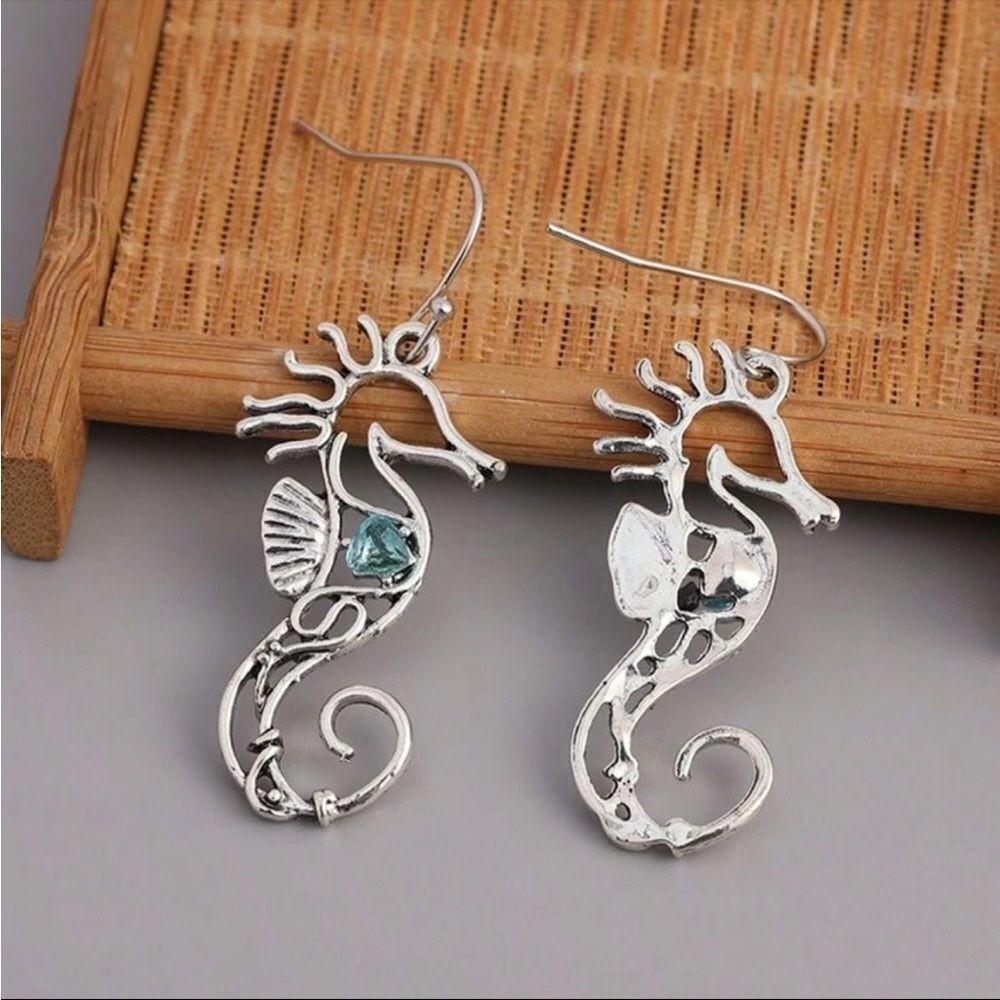 Vintage Boho Style Retro Oxidized Silver Sea Horse Pendant Earrings