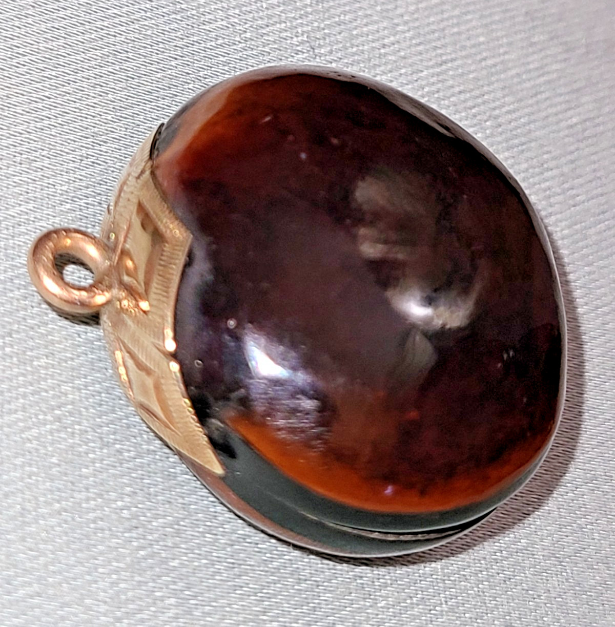 Antique Victorian polished mucuna / sea bean pendant, gold tone bail