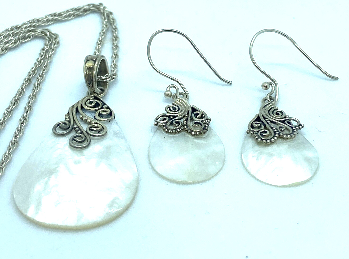 ATI Sterling Silver / 925 Mother of Pearl Drop Pendant Necklace ‘& Earrings Set
