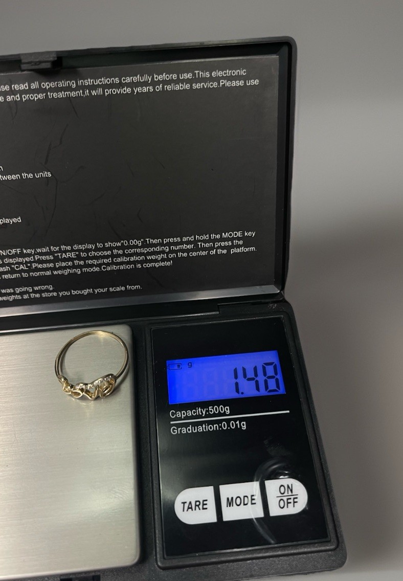 14K Yellow Gold “Love” Ring With Cubic Zerconia – Size 8 – 1.4g 💛