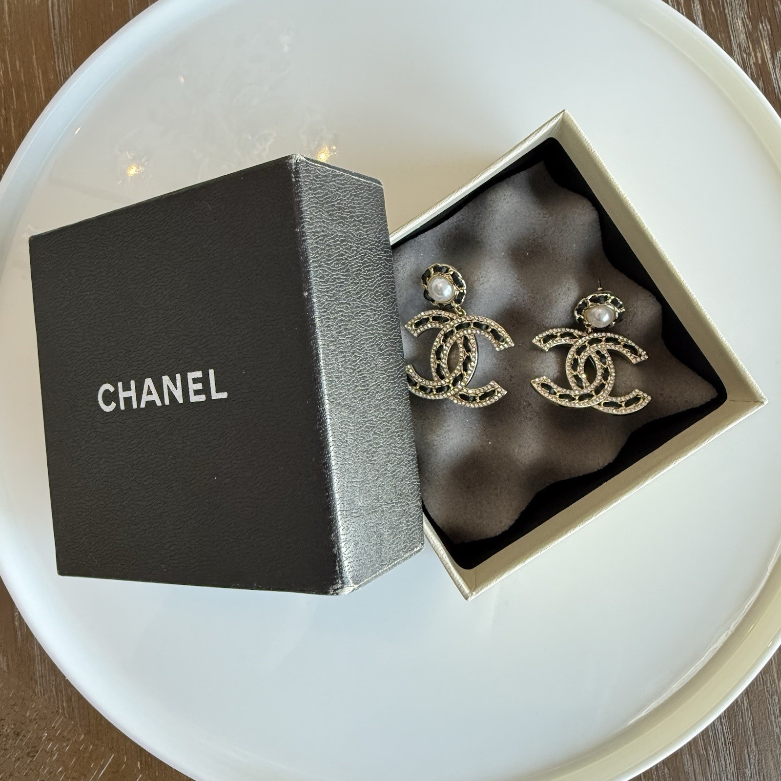CHANEL CC Logos Round Leather Dangle Pearl Earrings Gold Tone Auth w/Box