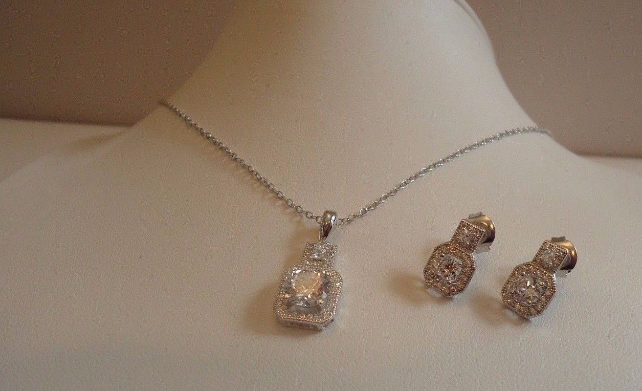 FINE 925 STERLING SILVER NECKLACE PENDANT & EARRING SET2.50 CT SIMULANT DIAMONDS