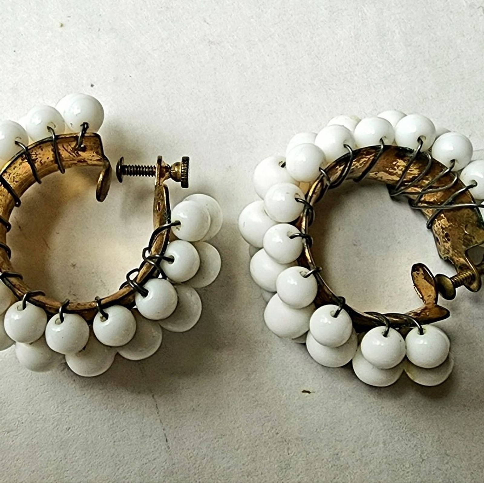 Vintage screwback white beaded earrings 1950s lightweight