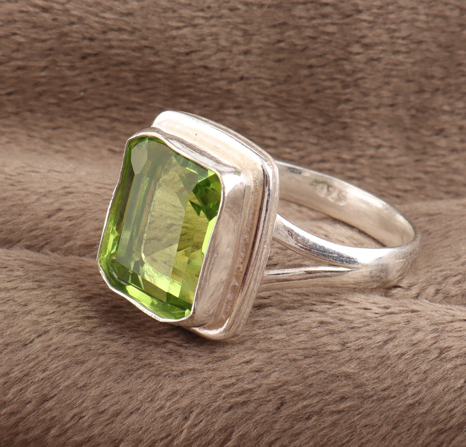 Beautiful Peridot Gemstone 925 Sterling Silver Handmade Jewelry Ring All Size