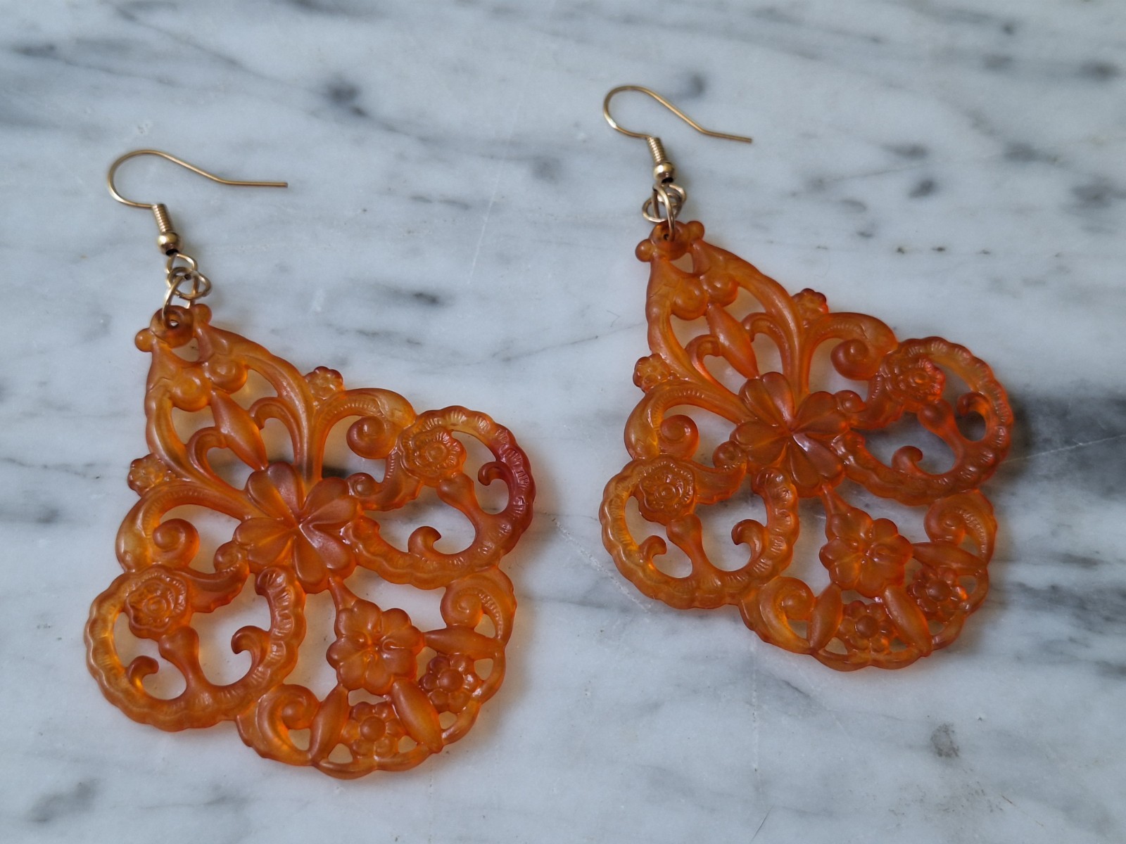 Open Filigree Acrylic Resin Dangle Earrings Gold Tone Hooks