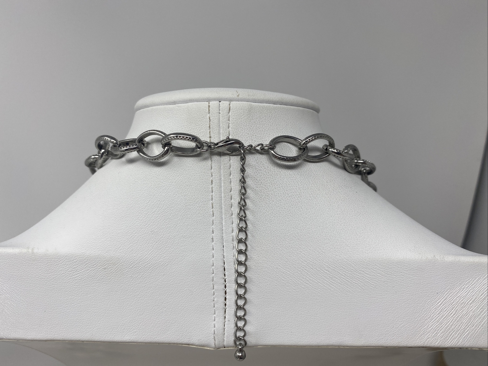 Beautiful Black & Silvertone Chain Link 19-22″ Necklace