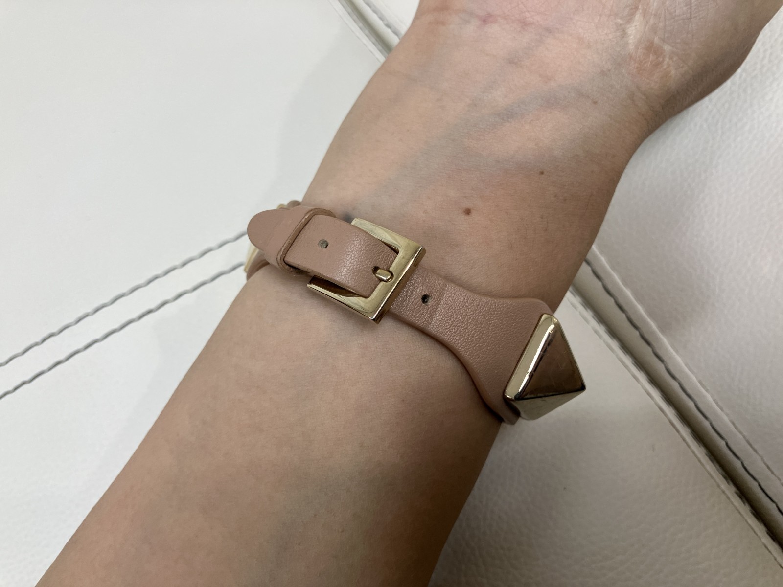 Valentino Garavani Leather Stud Bracelet Gold Nude 21.6cm 17.5-19.5cm