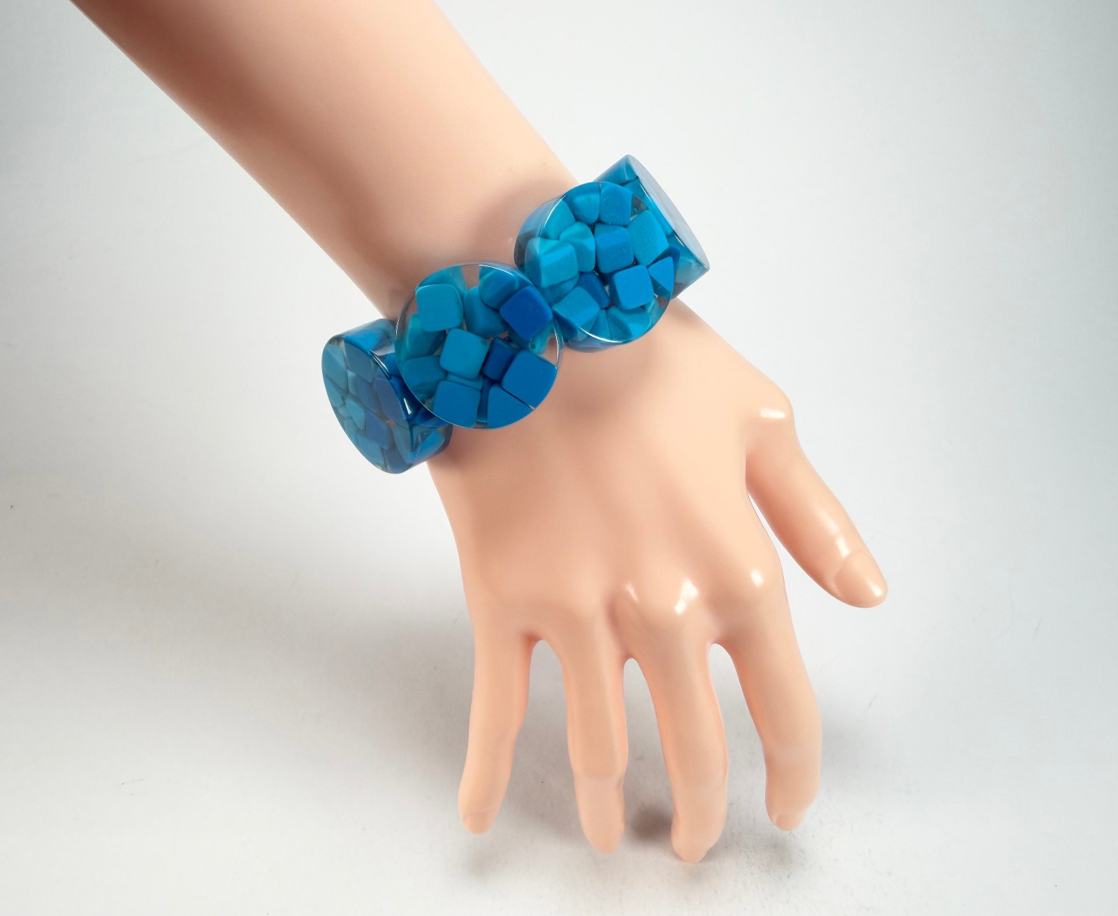 Marion Godart – Confetti “Cylindre” Blue Mix Elasticated Cylinder Resin Bracelet