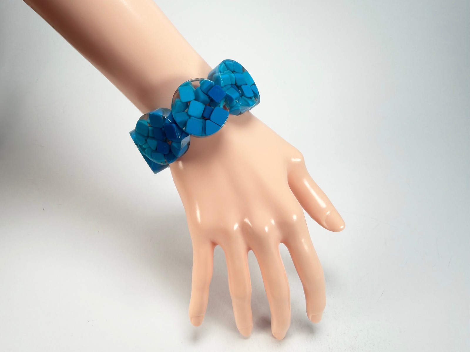 Marion Godart – Confetti “Cylindre” Blue Mix Elasticated Cylinder Resin Bracelet