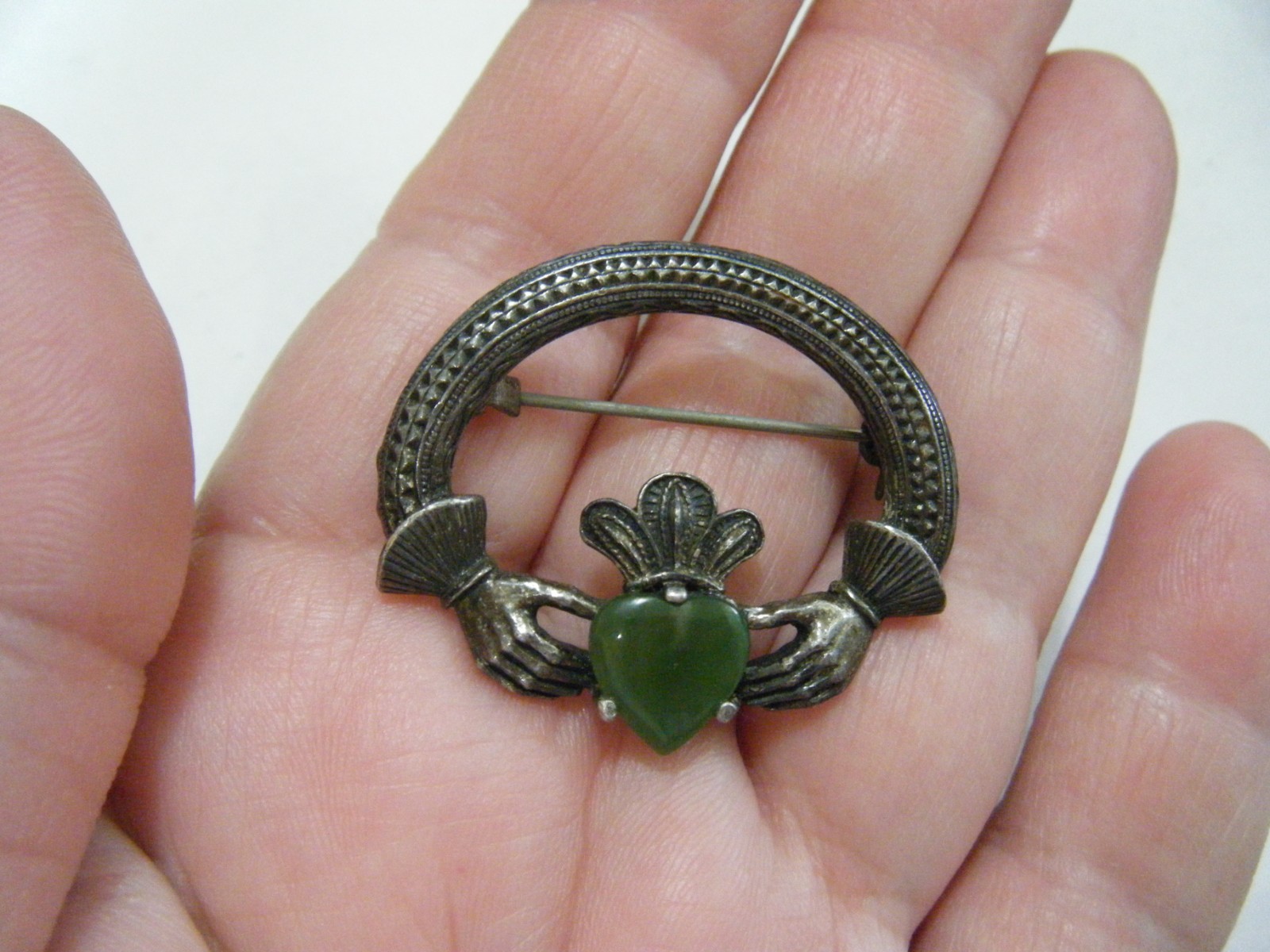 Vintage SOLO’OR Claddagh Celtic Connemara Marble Heart Irish Brooch Love Loyalty