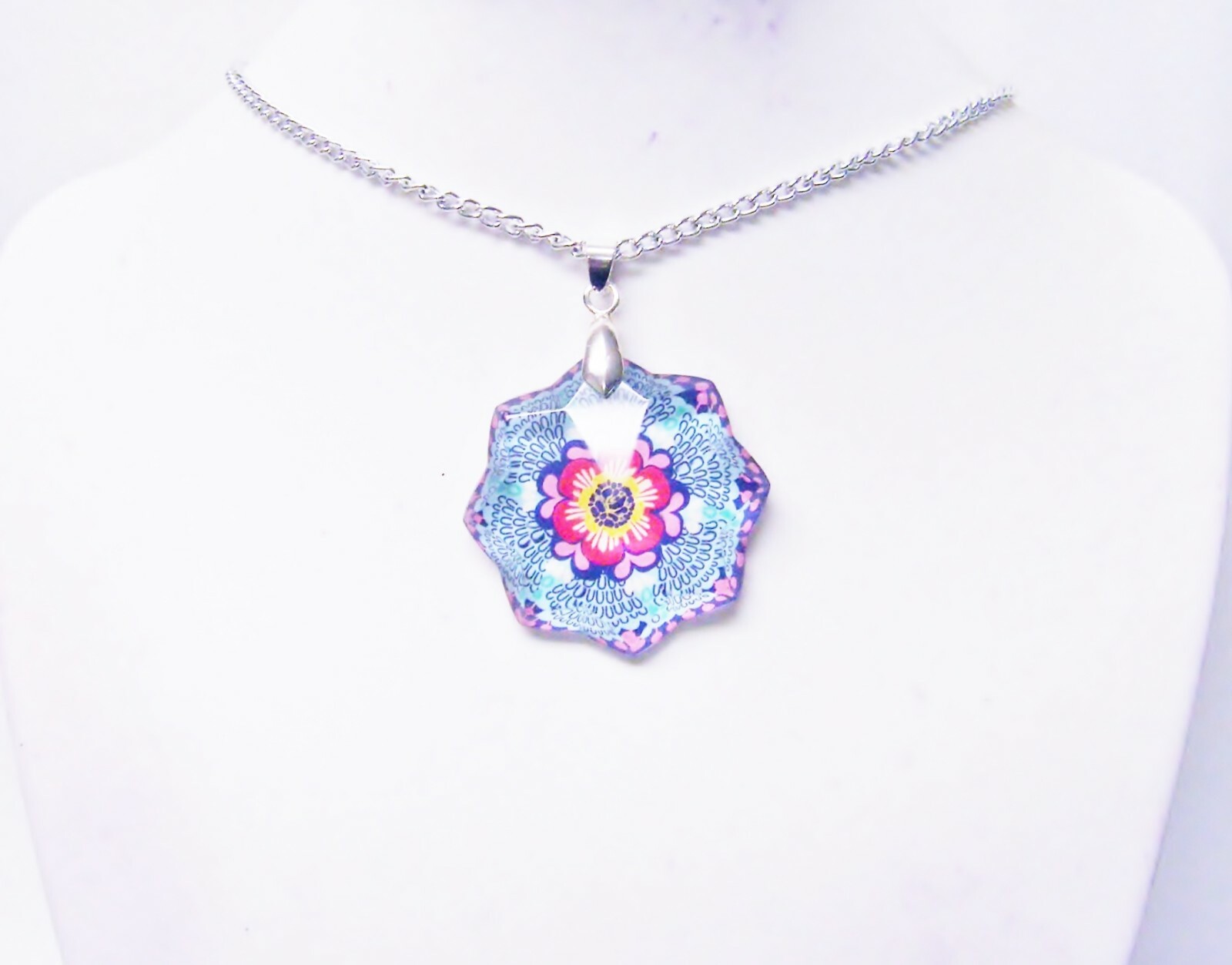 Multi Color Flower Shaped Glass Pendant Necklace