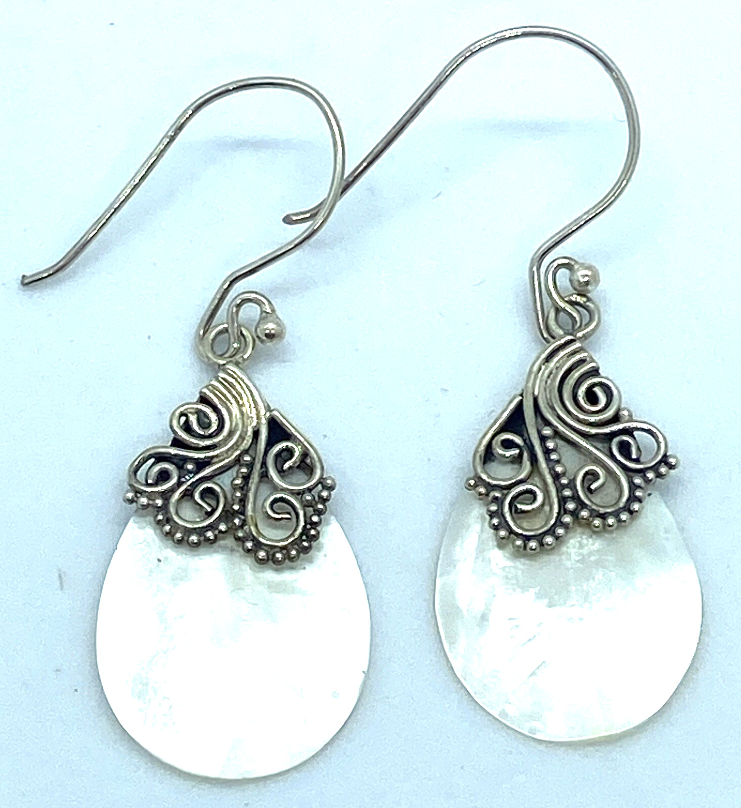 ATI Sterling Silver / 925 Mother of Pearl Drop Pendant Necklace ‘& Earrings Set