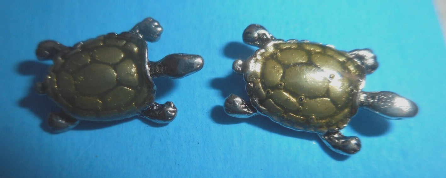 Vtg Detailed Metal Turtle Stud Earrings Smooth Acrylic Shell Tiny Childs 1/2″