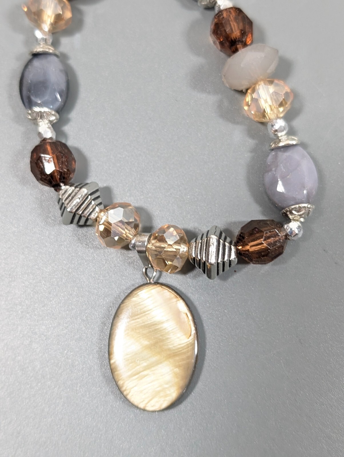 Boho Western Gray Beige Glass Bead Oval Shell Pendant Charm Necklace 21 in