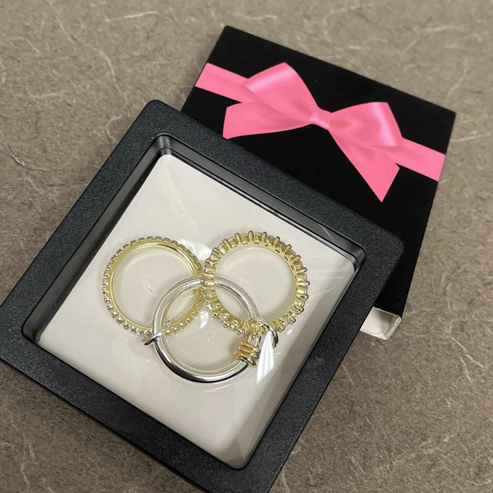 14K Yellow Gold Interlocking Ring Modern Jewelry Gift Size 7