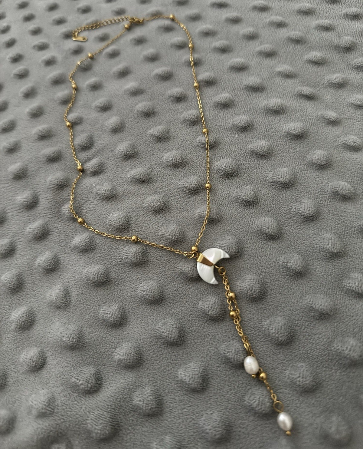 Gold Tone Metal Cable Chain Lariat Necklace White Imitation Pearl Drops Lobster