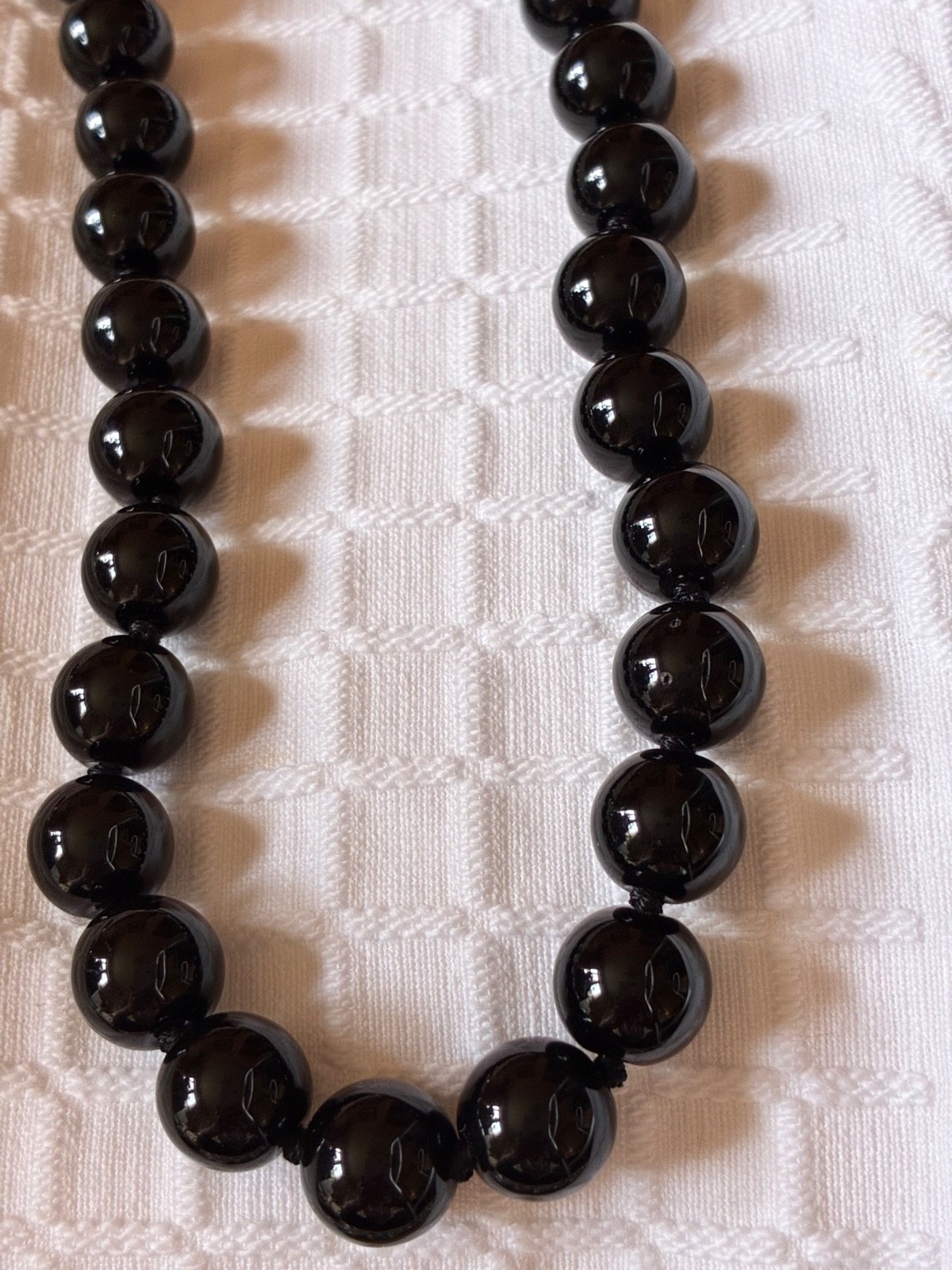 Black onyx/agate round beads single strand beads necklace. all occasion