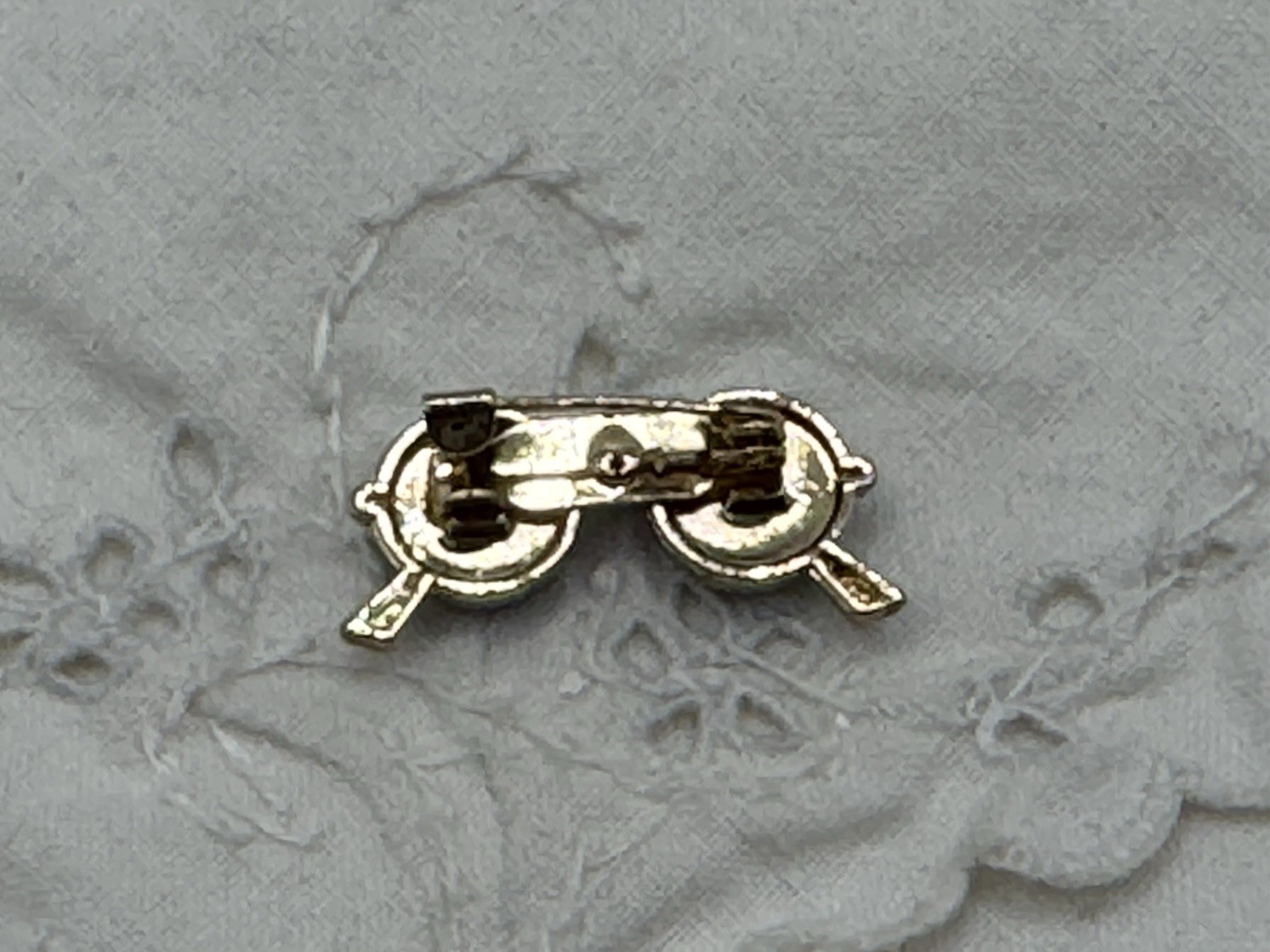 Super Pretty Small 😎 Blue Gold Tone Round Sunglasses Brooch Pin Less Than 3/4”