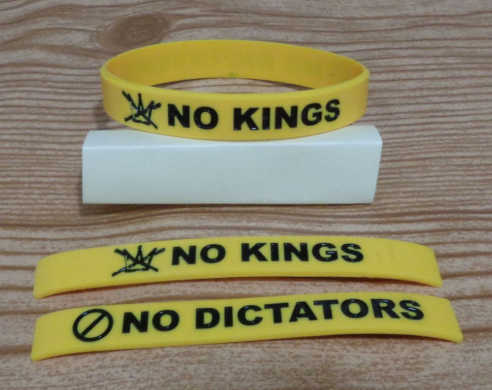 NO KINGS NO DICTATORS Silicone Wristband Yellow/Gold Rubber Bracelet anti MAGA