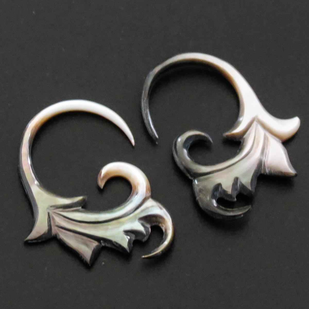 2.2mm 11.5ga Mother Of Pearl Tribal Carving Body Jewelry Plug Earrings, 1 5/16″