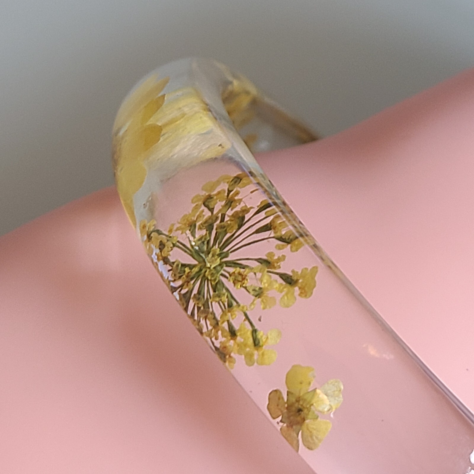 FAB 1/2 INCH WIDE ACRYLIC RESIN DRIED FLOWER BRACELET SUNFLOWERS AND MORE 2 1/2