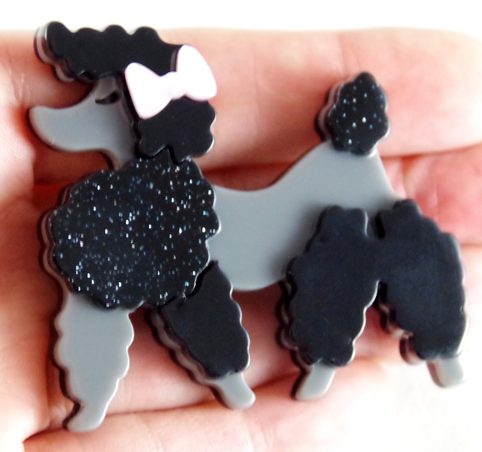 2 1/8″ NWOT BLACK & GRAY POODLE DOG w/ GLITTER & BOW LAYERED ACRYLIC BROOCH PIN