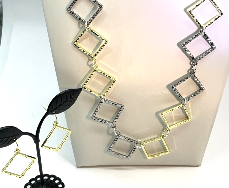 Set Necklace/Earrings Alternating Silver & Gold Geometric Shapes 28″ Ear 1.5″