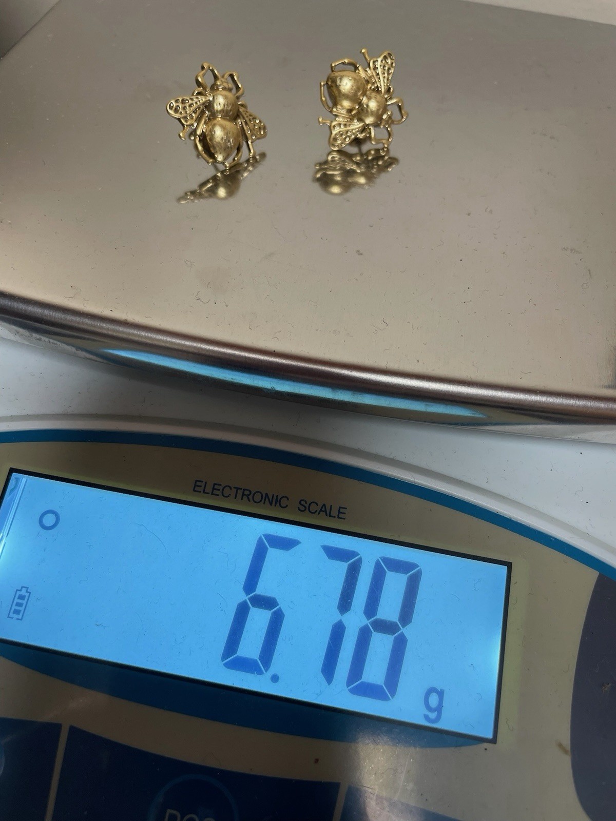 GUCCI Gold Tone Bees Pierced Stud Earrings W/Pouch, Box, Bag, Ribbon