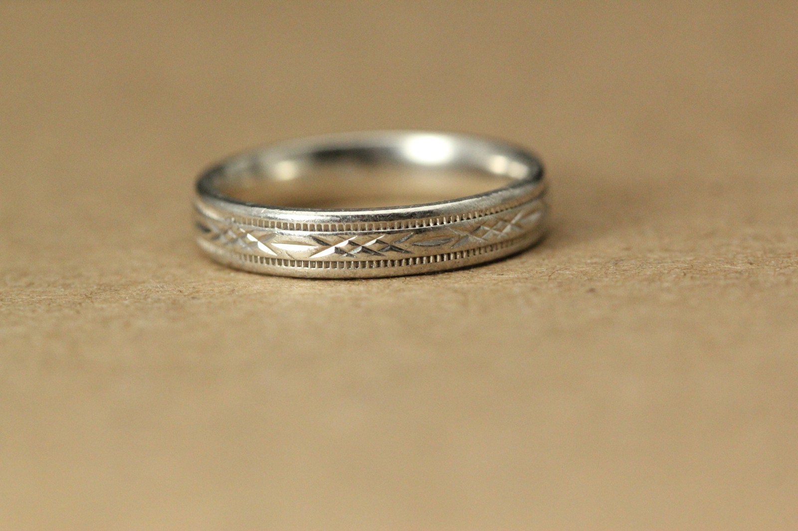 925 Sterling Silver Diamond Cut Size 7 Ring 2.9 Grams (RIN9636)