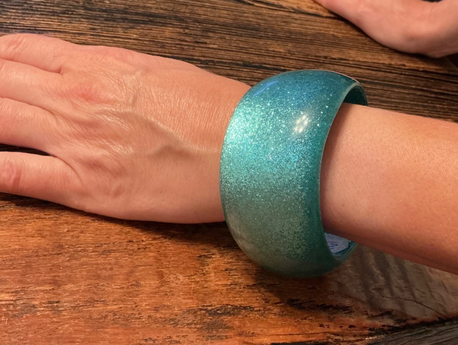 Vt Green-Blue Sparkling Lucite Wide Wave Bracelet, Diameter 2,6 Inches, 84,4gr