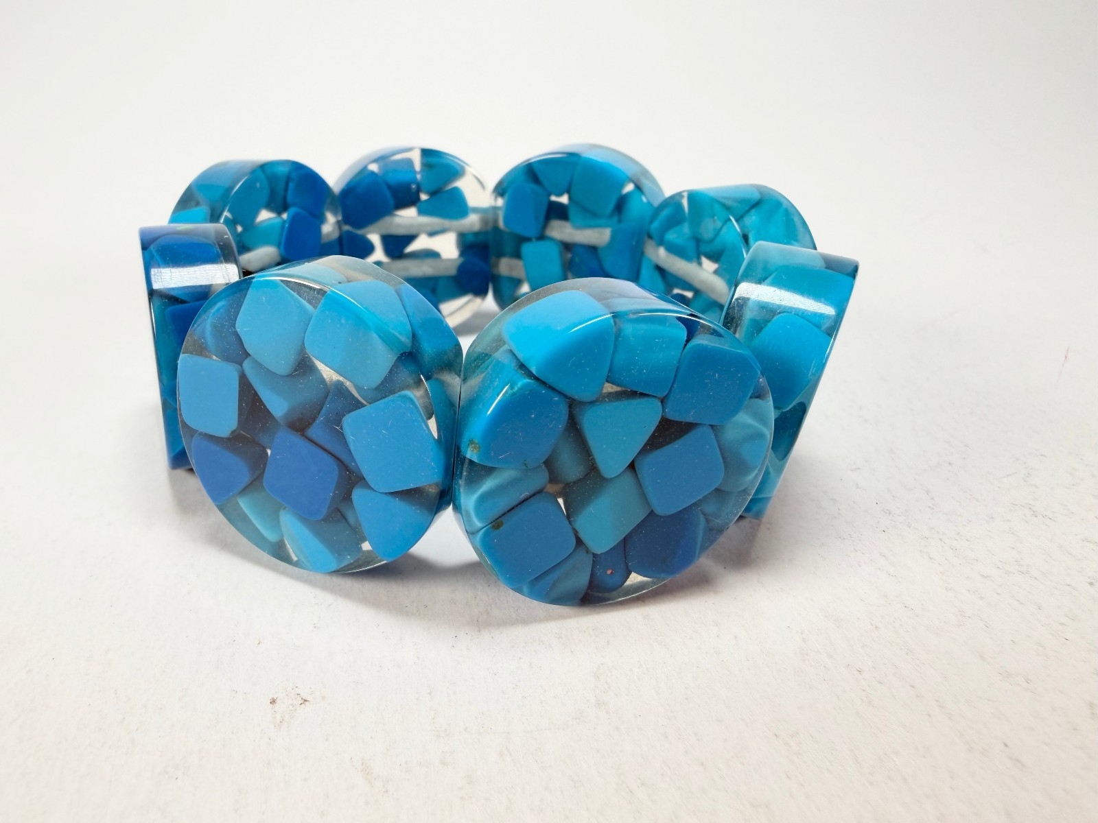 Marion Godart – Confetti “Cylindre” Blue Mix Elasticated Cylinder Resin Bracelet