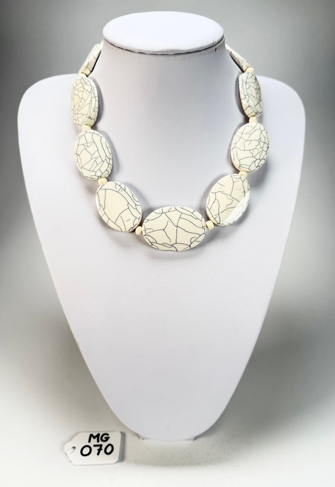 Marion Godart – Fragmental “Forme Ovale” Cream Resin Necklace