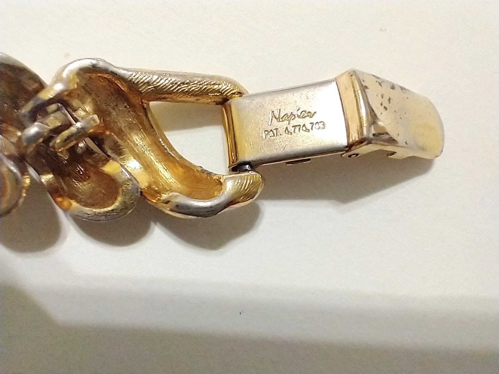 Napier Gold Tone Twisted Curb Link Bracelet Signed Fold Over Clasp 7.5 in