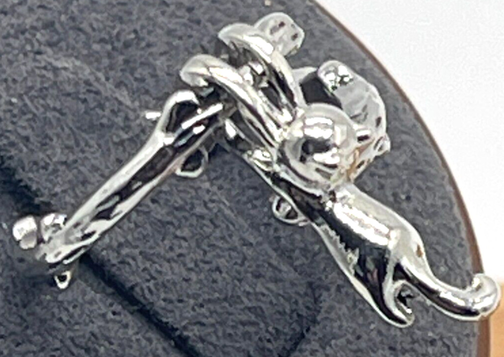 Ring Silver Tone Cat Stretching Across the Band. Size 6 Adjustable