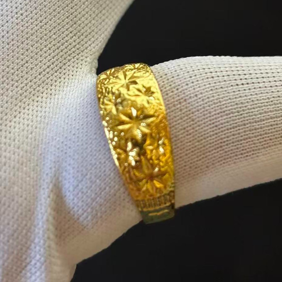 Floral Pattern Ring Band Gold-plated? (NOT SURE) marked ‘999’, Size 9 adjustable