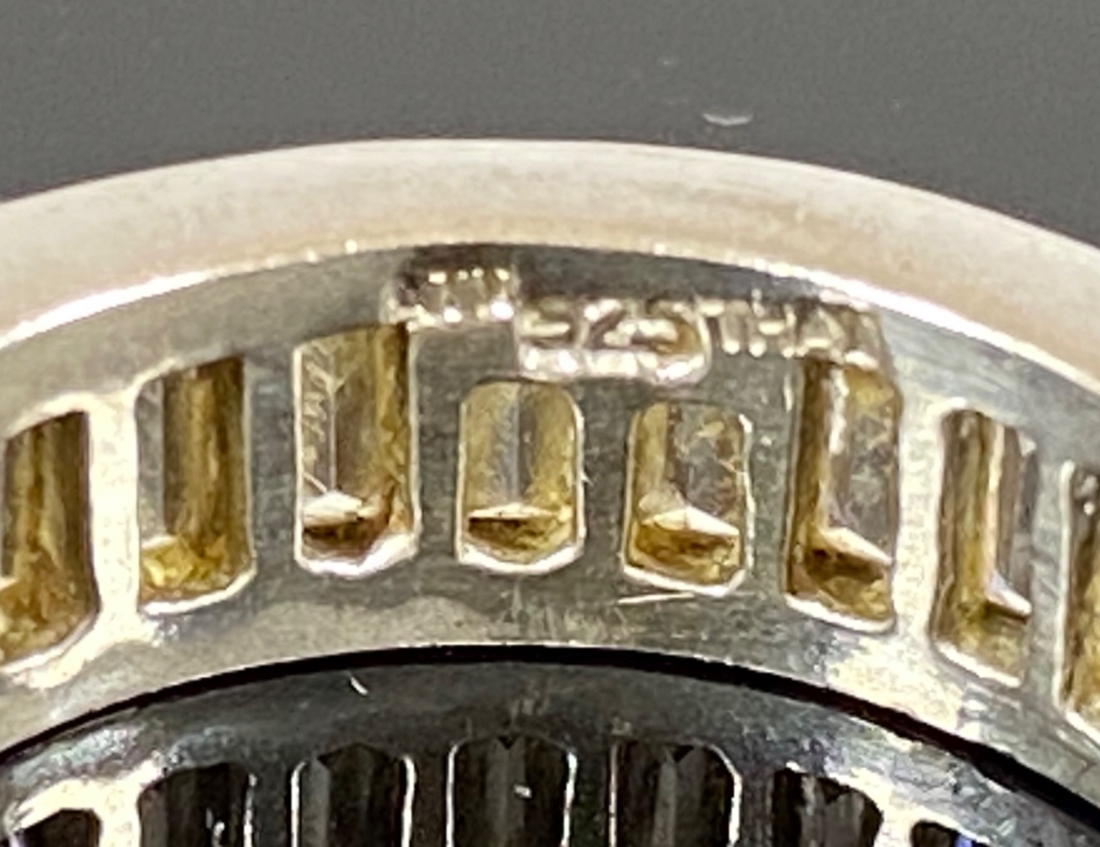 925 Sterling Silver & Zirconia Ladies Band Ring- Size 7 / 5.2 grams