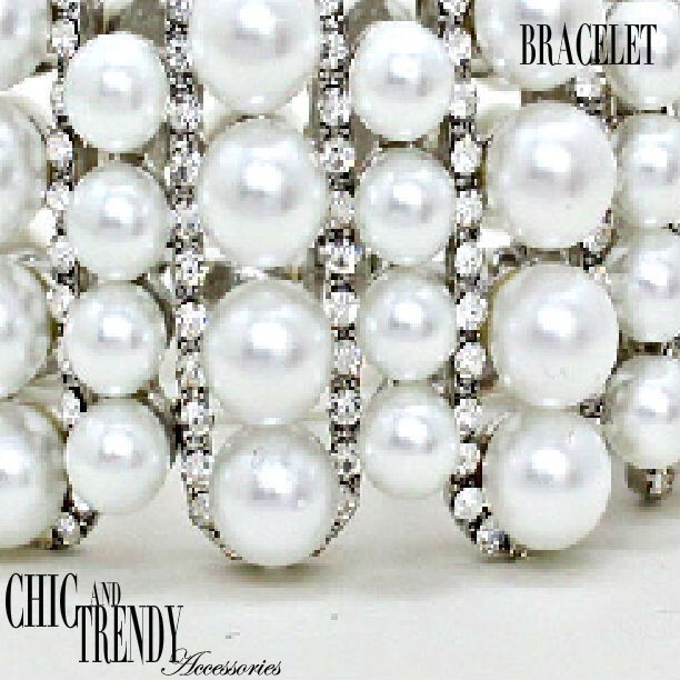 STATEMENT TRUE WHITE PEARL STRETCH BRACELET FORMAL, CASUAL PROM WEDDING JEWELRY*