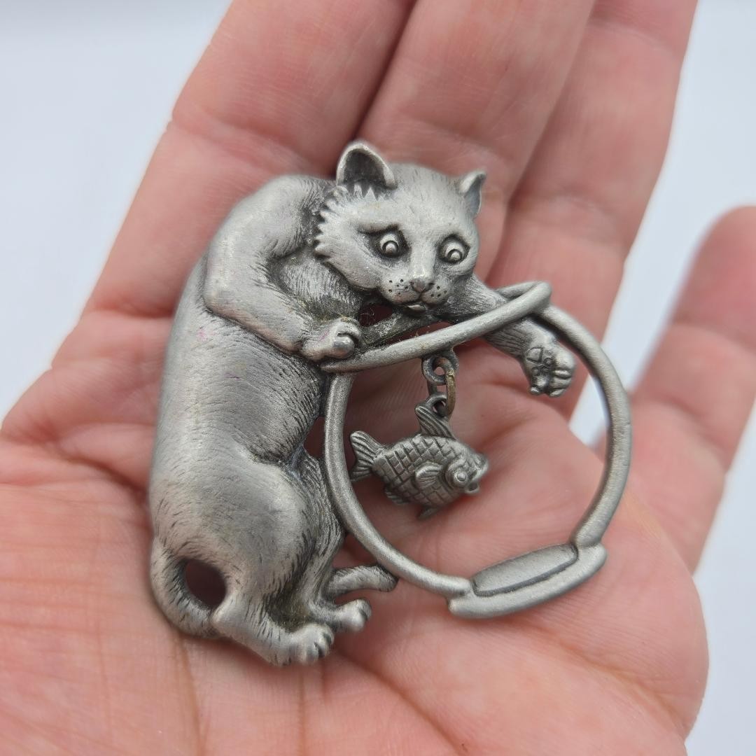J J Jonette Cat Fishbowl Brooch Pin Pewter 2 1/4″ Jewelry