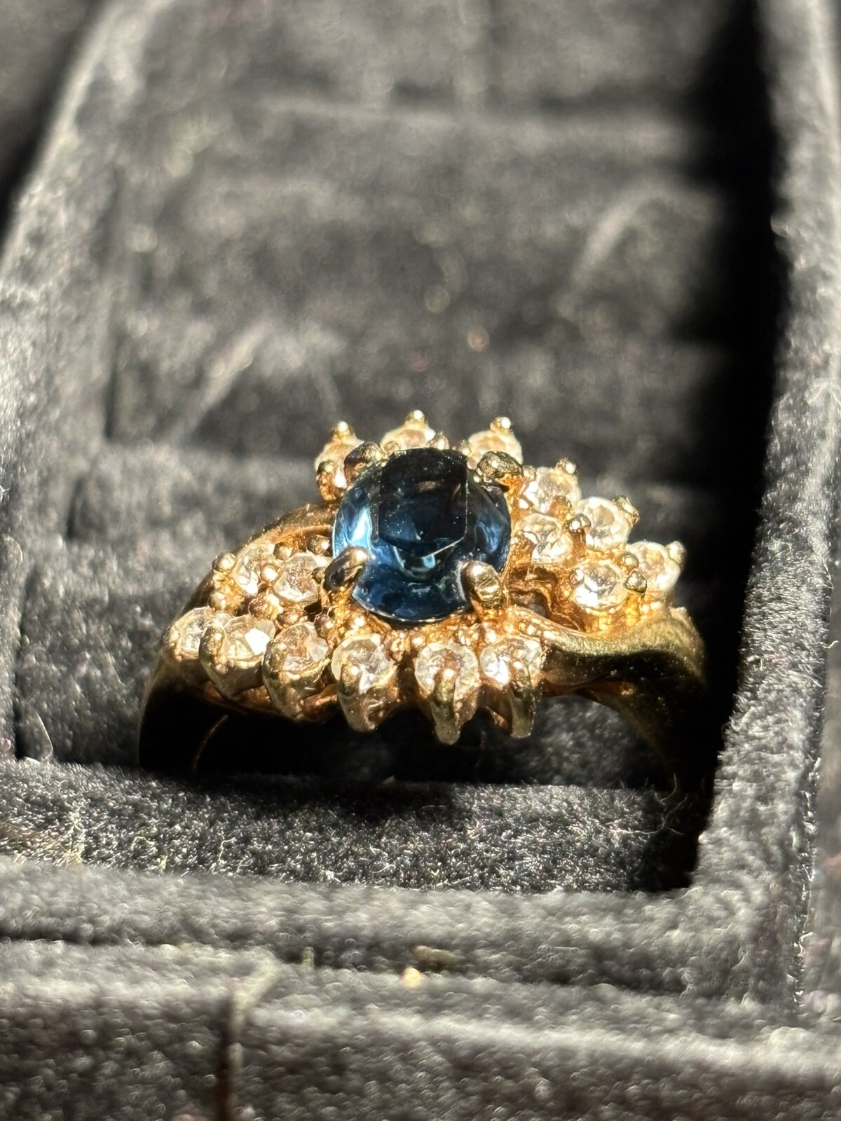 Cocktail Ring Faux Faceted Blue & Clear CZ Stones Elegant Sz 7 Gold Toned